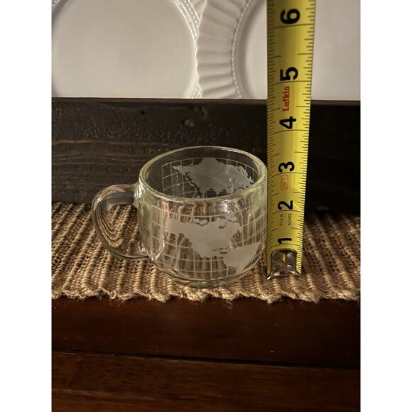Set of 2 Nestle Vintage World Globe Map Etched Clear Glass Coffee Mugs Cups - Picture 5 of 6